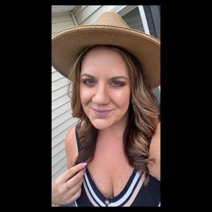 Meet your Posher, Courtney